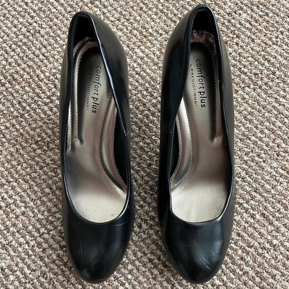 Black Pumps